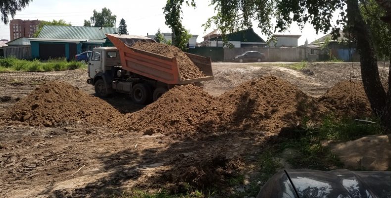 ТОС «Рассвет» подготовил участок для детской площадки на улице Огнеупорная в Бердске