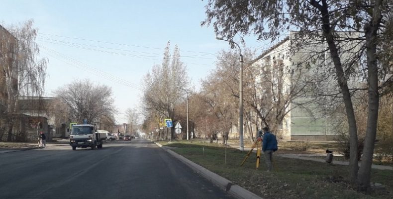 Форсируют ремонт дорожного полотна на улицах Спортивная и Островского в Бердске