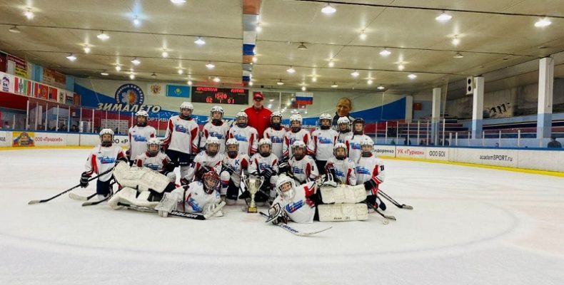 Первое место на турнире на призы спортивного клуба «Кристалл» завоевали хоккеисты Бердска
