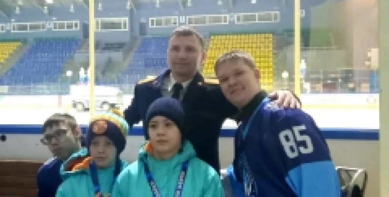 Начальник следственного отдела СКР по Бердску пришёл к городским следж-хоккеистам