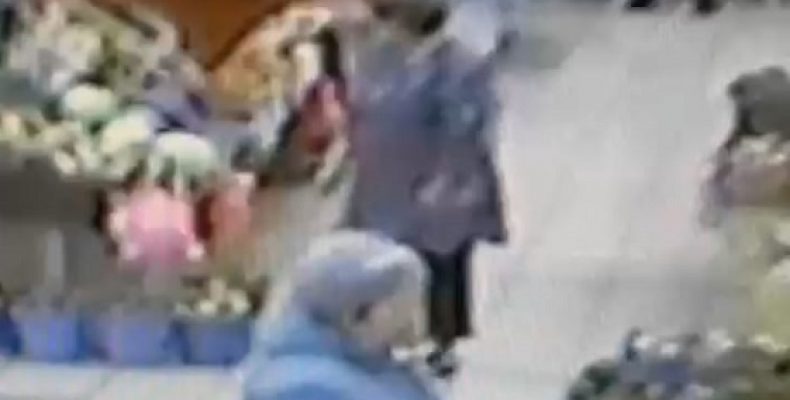 Пожилая женщина похитила кошелёк на рынке в Бердске