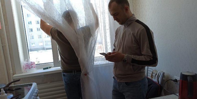 От первого лица: квартиру корреспондента «Свидетеля» посетили «исследователи» пластиковых окон