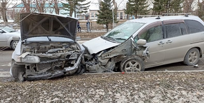 Тройное ДТП с пострадавшими устроил водитель Nissan Liberty в Бердске