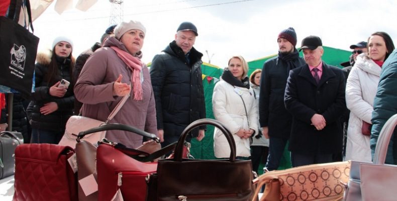 Власти Бердска посетили ярмарку в Линёво
