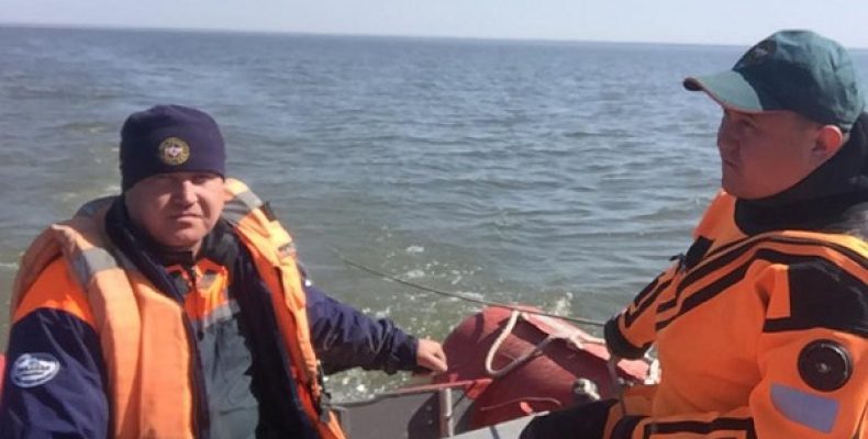 Искали двух утонувших рыбаков спасатели МЧС из Бердска