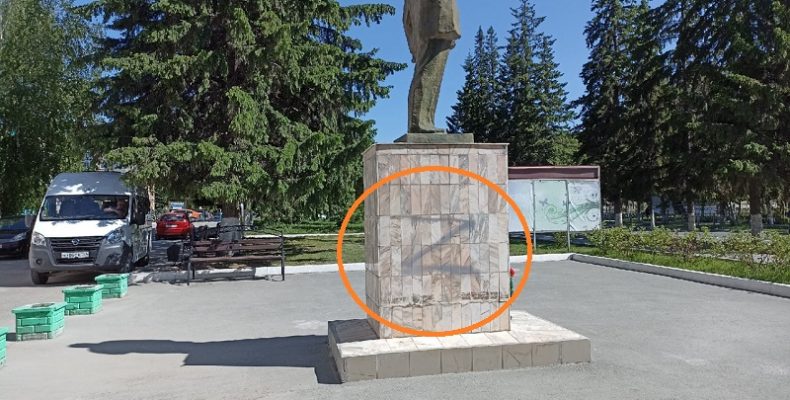 Знак в виде буквы «Z» появился на памятнике Ленину в Бердске
