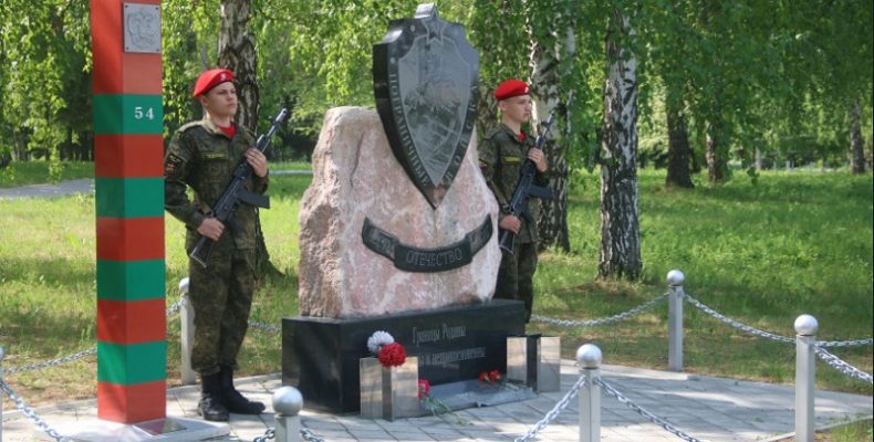 Пограничники Бердска торжественно отметили свой праздник в парке Победы