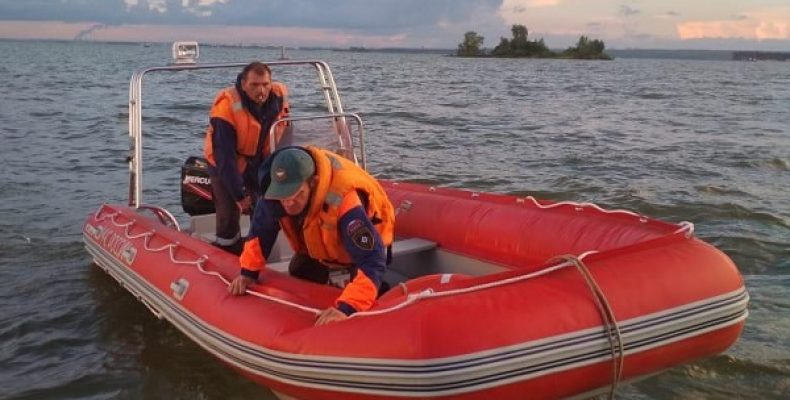 Один погиб, трое выжили: На Новосибирском водохранилище перевернулась яхта