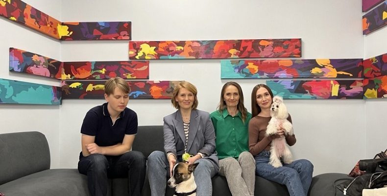 Благодаря бездомному щенку попала на Первый канал семья из Бердска