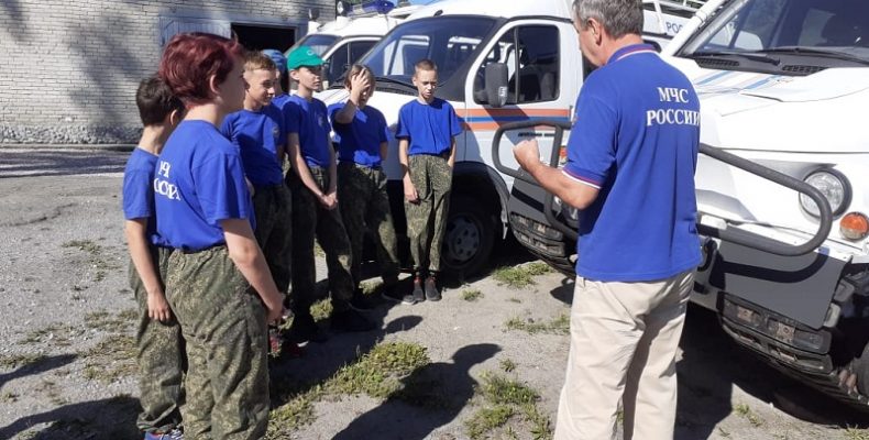 С «бобрами» и «лосями» познакомили кадетов Бердска спасатели МЧС