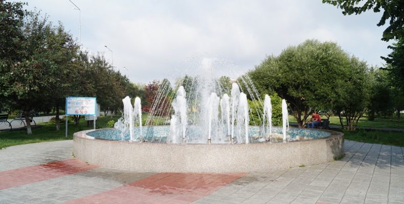 Установят забор за фонтаном в парке Бердска