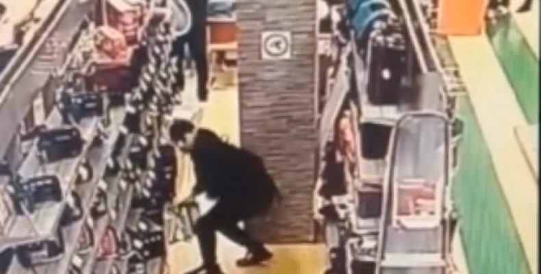 В Бердске мужчина в чёрном вынес за пазухой из магазина гайковёрт