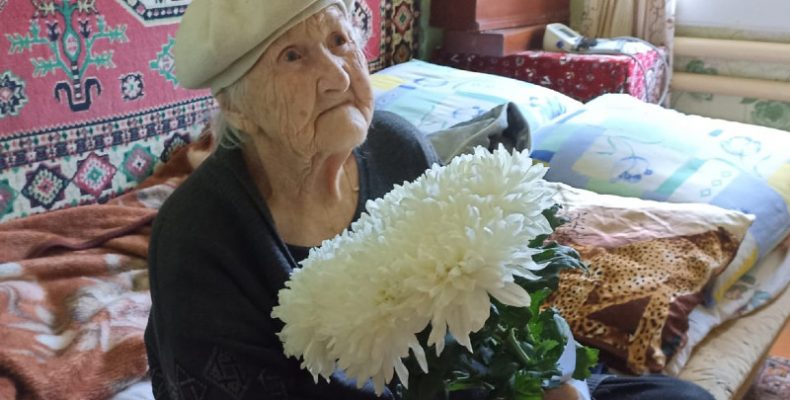 Жизнь длиною в век: фронтовичка Мария Левина отмечает 100-летний юбилей