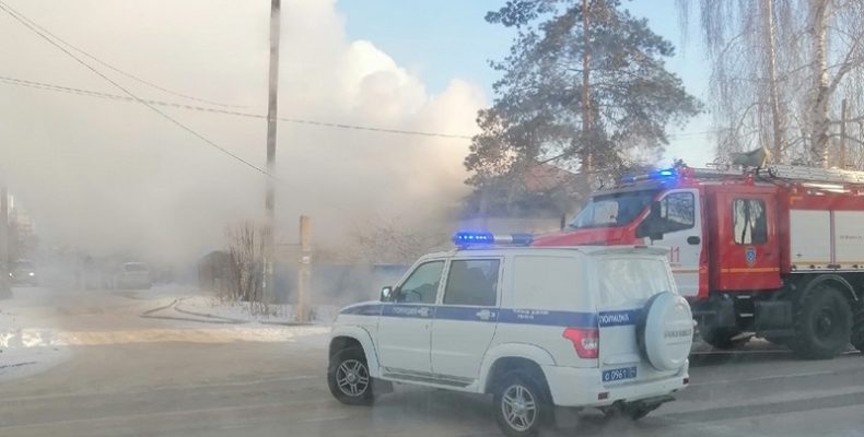 В Бердске горел частный дом на улице Маяковского