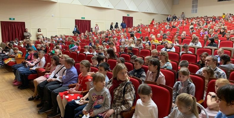 1200 детей в Рождество посетили спектакль «Щелкунчик» в Бердске и Искитиме