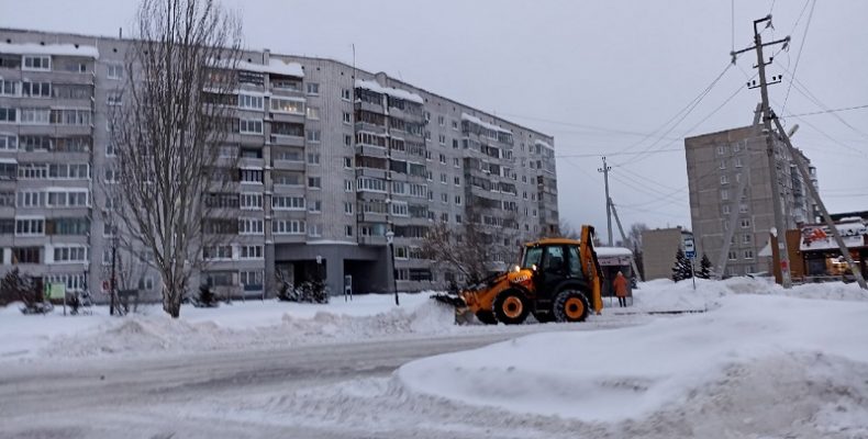 Экстренно собрал чиновников из-за выпавшего снега в Бердске и. о. мэра Владимир Захаров