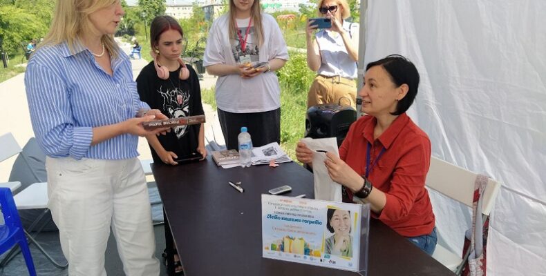 В минувшие выходные в Новосибирске прошел фестиваль книги под открытым небом «Лето книгами согрето»