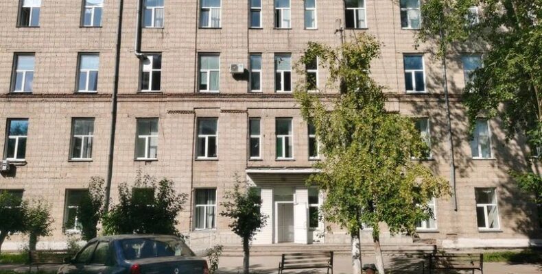 Мёртвых тараканов и отсутствие туалетной бумаги обнаружила прокуратура в горбольнице Бердска