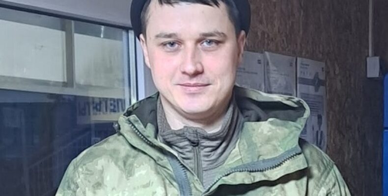 Бердск простится с погибшим в зоне СВО Максимом Почтарем