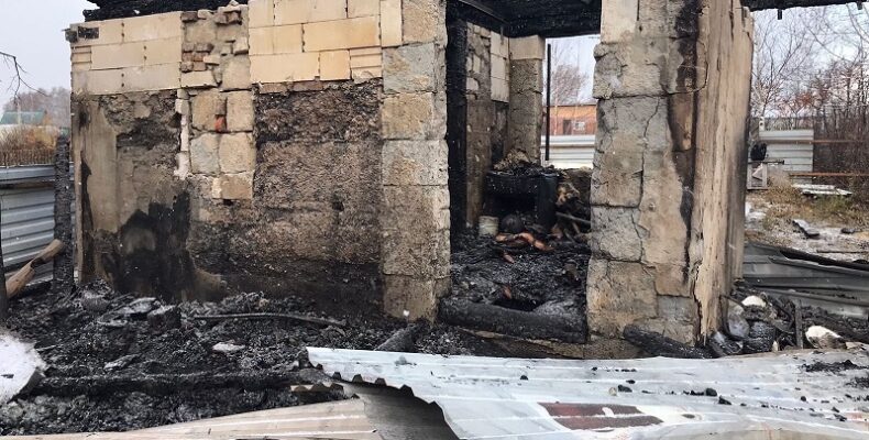 Из-за поджога сгорели баня и веранда в СНТ “Ива” Бердска