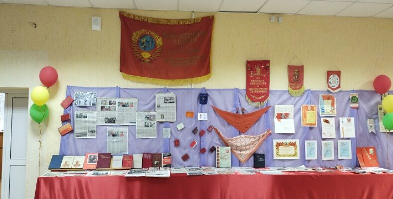 Комсомольские выставки проходят в библиотеках Бердска