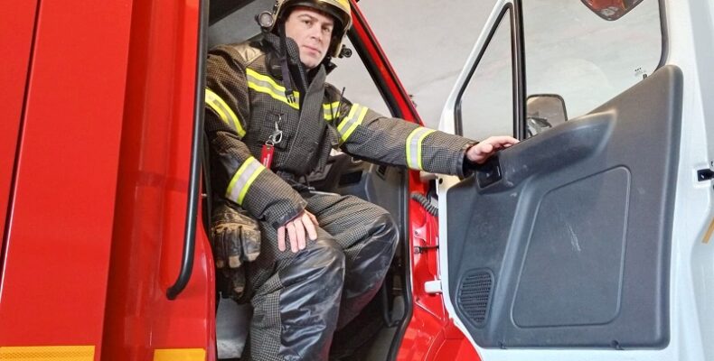 Пожарный из Бердска: под 50 кг нагрузки — и по этажам