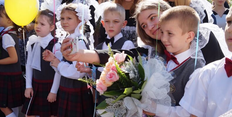 В школах Бердска запретят мобильные телефоны и гаджеты во время занятий