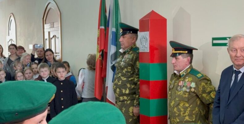 В православной гимназии Бердска установили пограничный столб