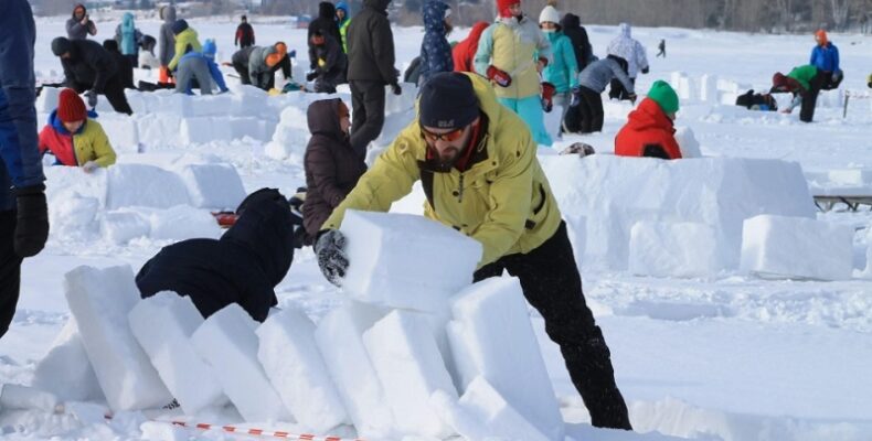 Приглашают построить жилище из снега и покататься на оленях жителей Бердска
