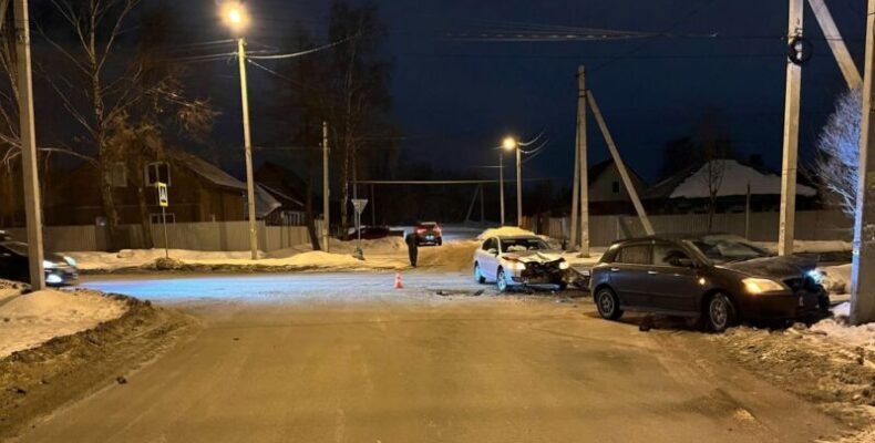 В вечернем столкновении двух авто в Бердске есть пострадавшие
