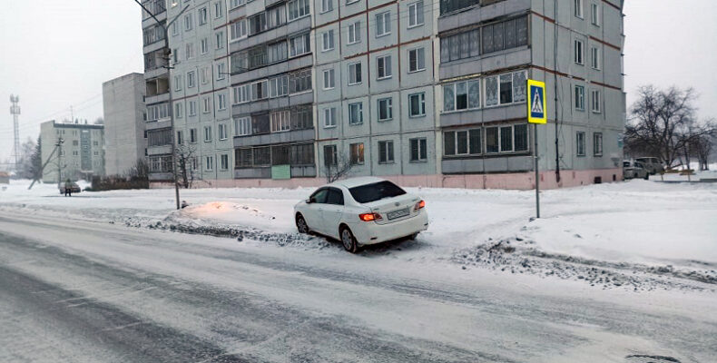 Уходя от наезда на пешехода в Бердске, водитель «Toyota» съехал на обочину