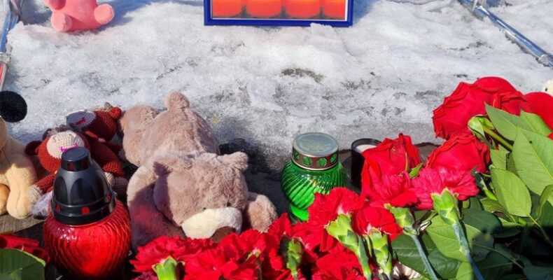 В Бердске организовали мемориал памяти жертв теракта в Подмосковье