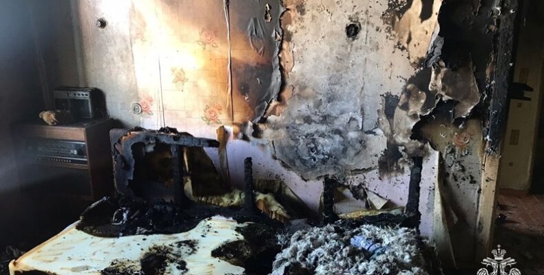 Ожоги тела и отравление угарным газом получил на пожаре житель Бердска