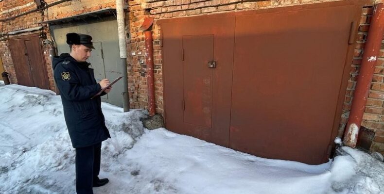 Судебные приставы арестовали гараж жителя Бердска в счёт погашения долгов
