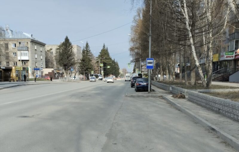 Временную остановку сделали на парковке по улице Ленина в Бердске
