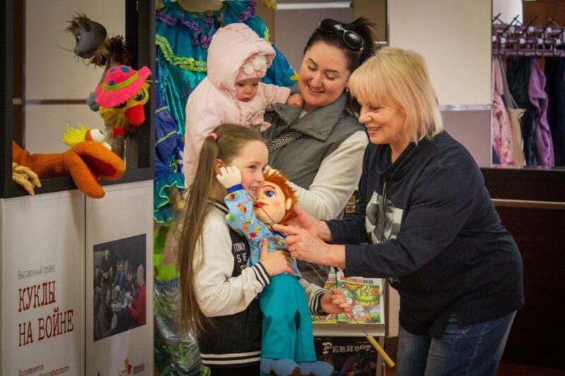 Выставка «Куклы на войне» открылась в ДК «Родина» Бердска