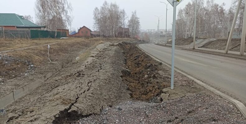 К ремонту обвалившейся дороги на Черёмушной приступает подрядчик в Бердске
